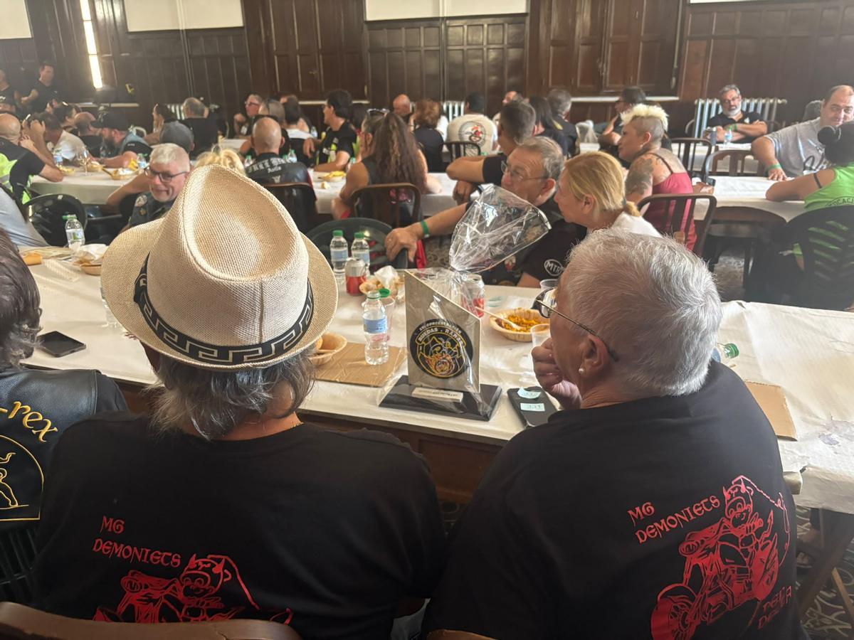 Concentración de motos Ruedas Raras en Toro