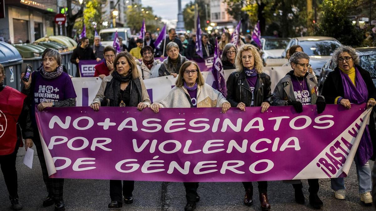 Mnifestación contra la violencia machista, en Cáceres.
