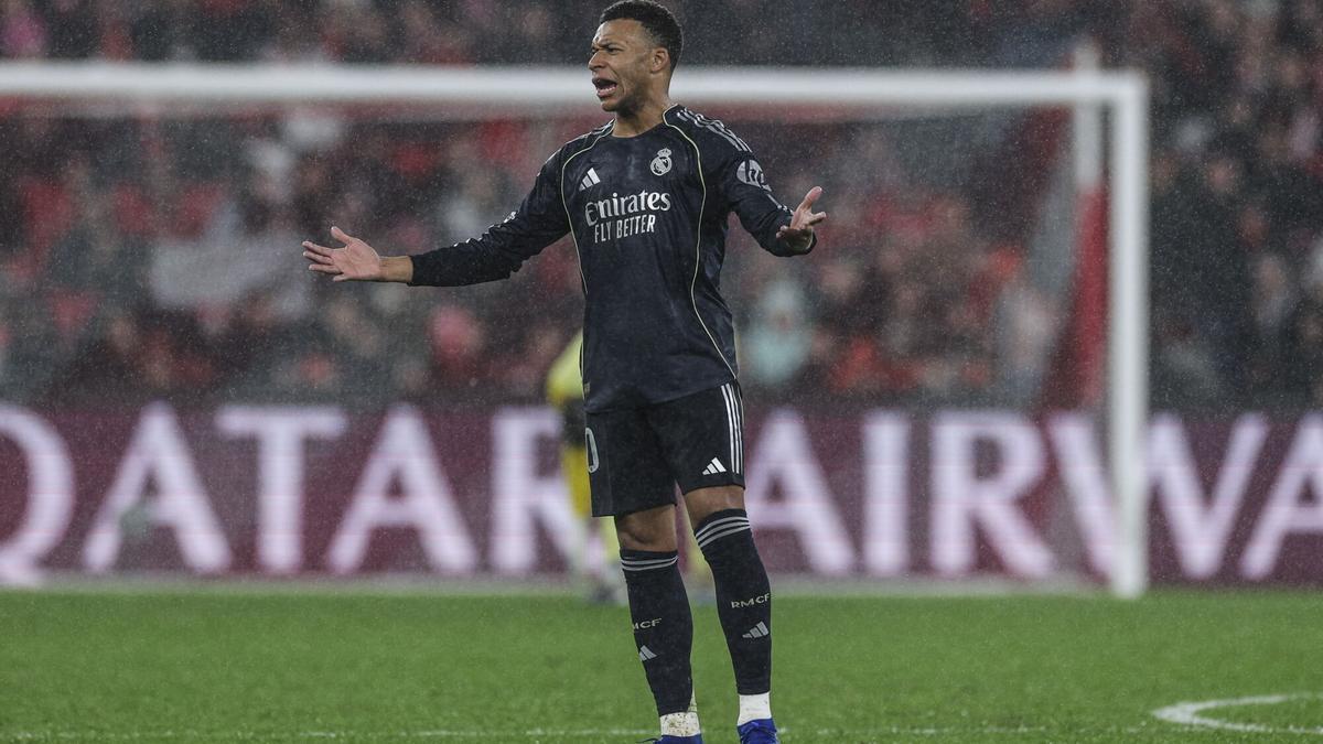 Mbappé, contrariado bajo la lluvia de Lisboa