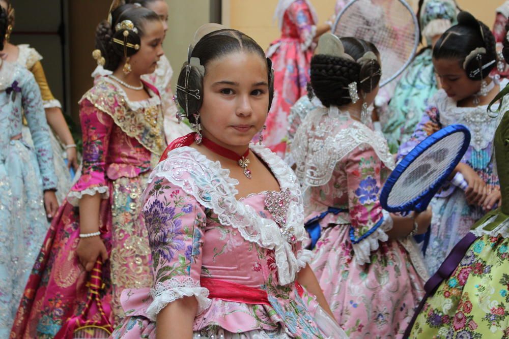 Tres generaciones de falleras en la Batalla de Flores