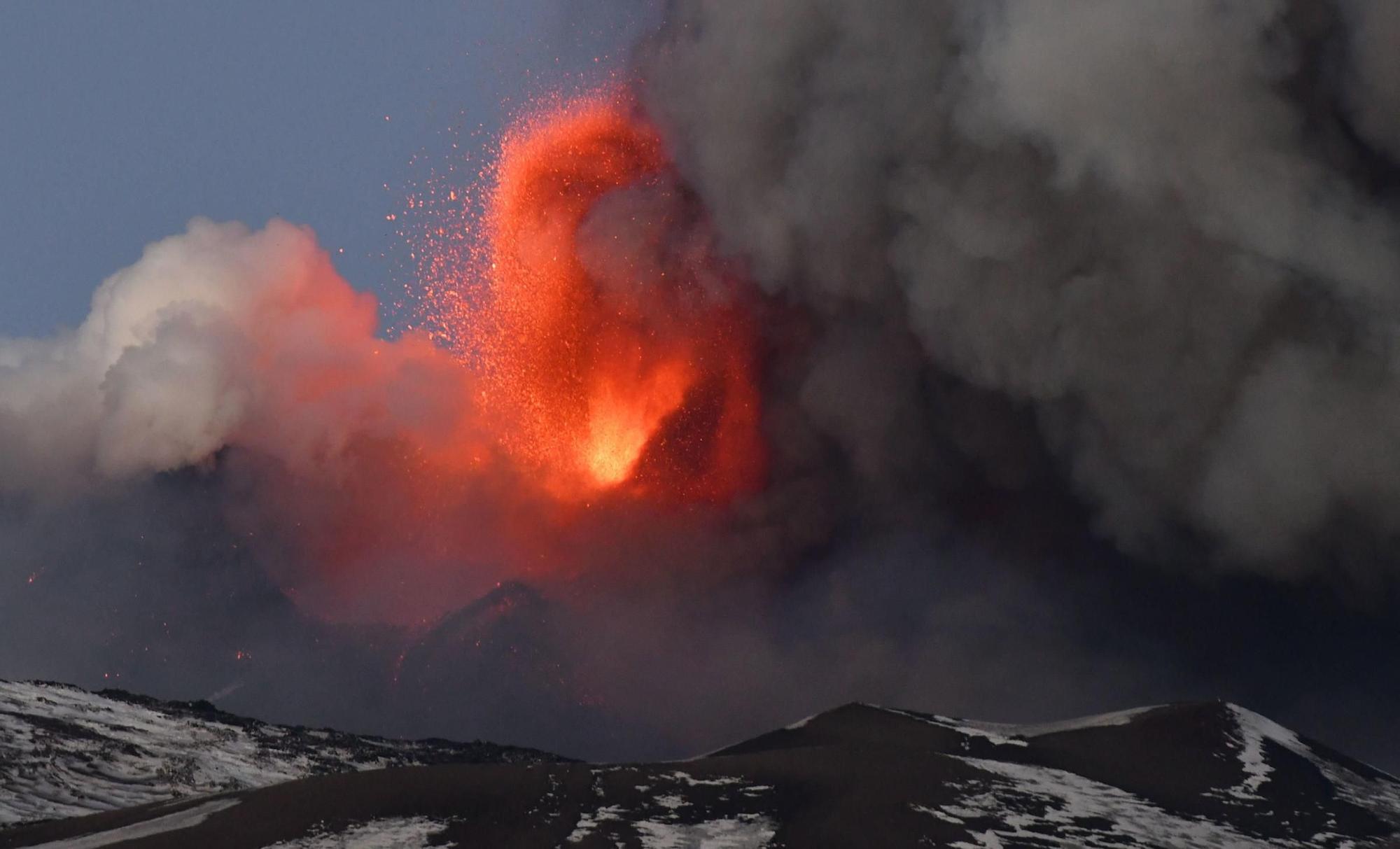 El volcán Etna entra en erupción y deja unas imágenes nunca vistas