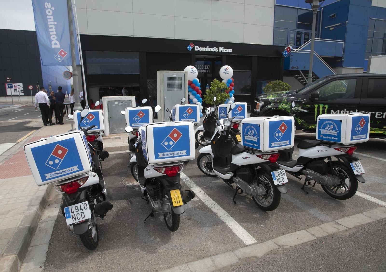 Inauguración de la nueva tiena de Domino's Pizza en València
