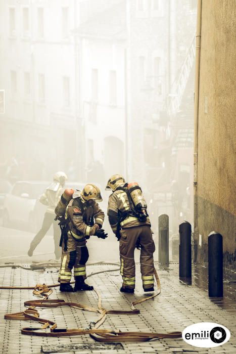 Un incendi crema la teulada d''una casa de Llívia i obliga a evacuar els veïns