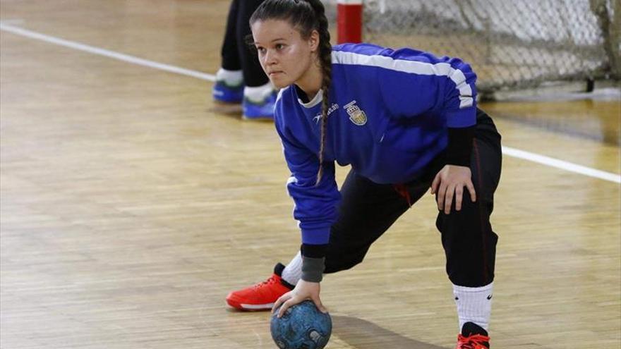 Georgiana Jucán: &quot;El balonmano es un deporte de cabeza&quot;