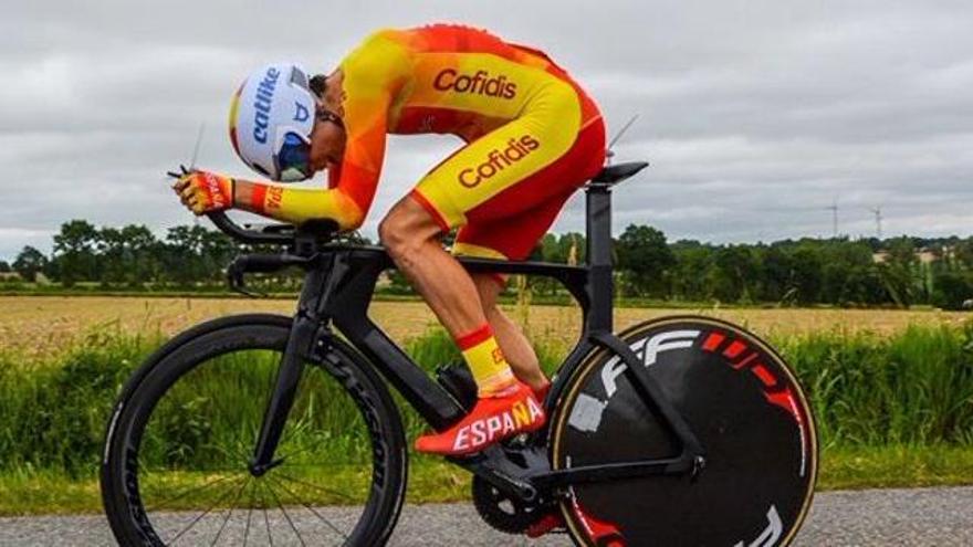 Juan Ayuso está compitiendo con el maillot de la selección española júnior