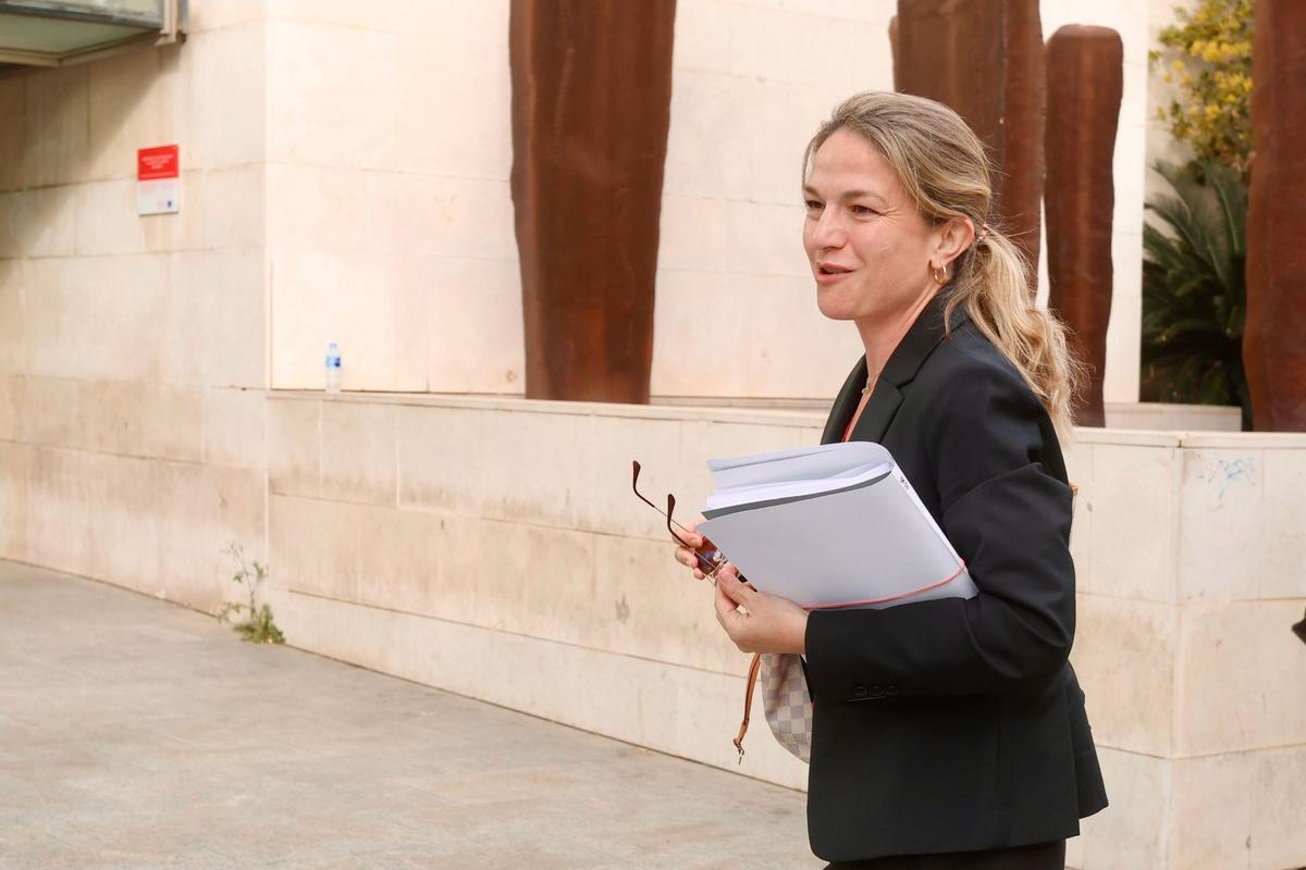 Isabel Carricondo a la llegada a la Ciudad de la Justicia de València.