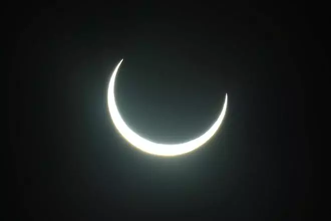 Eclipsi solar anular vist des d'Indonèsia, l'Aràbia Saudita o Tailàndia