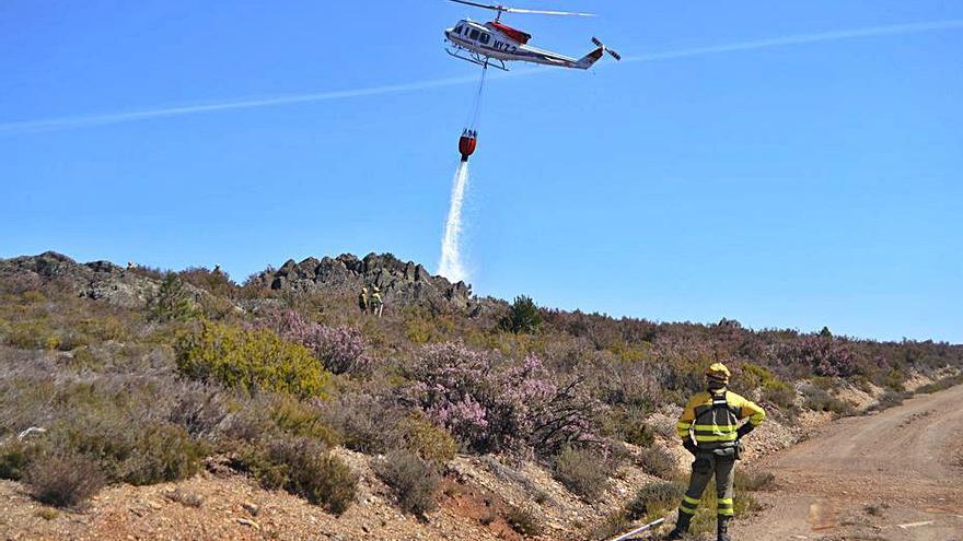 Un incendio en Robledo moviliza un gran contingente de extinción