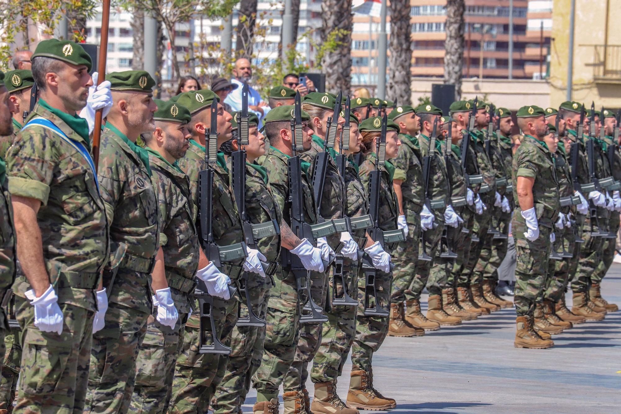 Sol y fidelidad a la bandera en Torrevieja