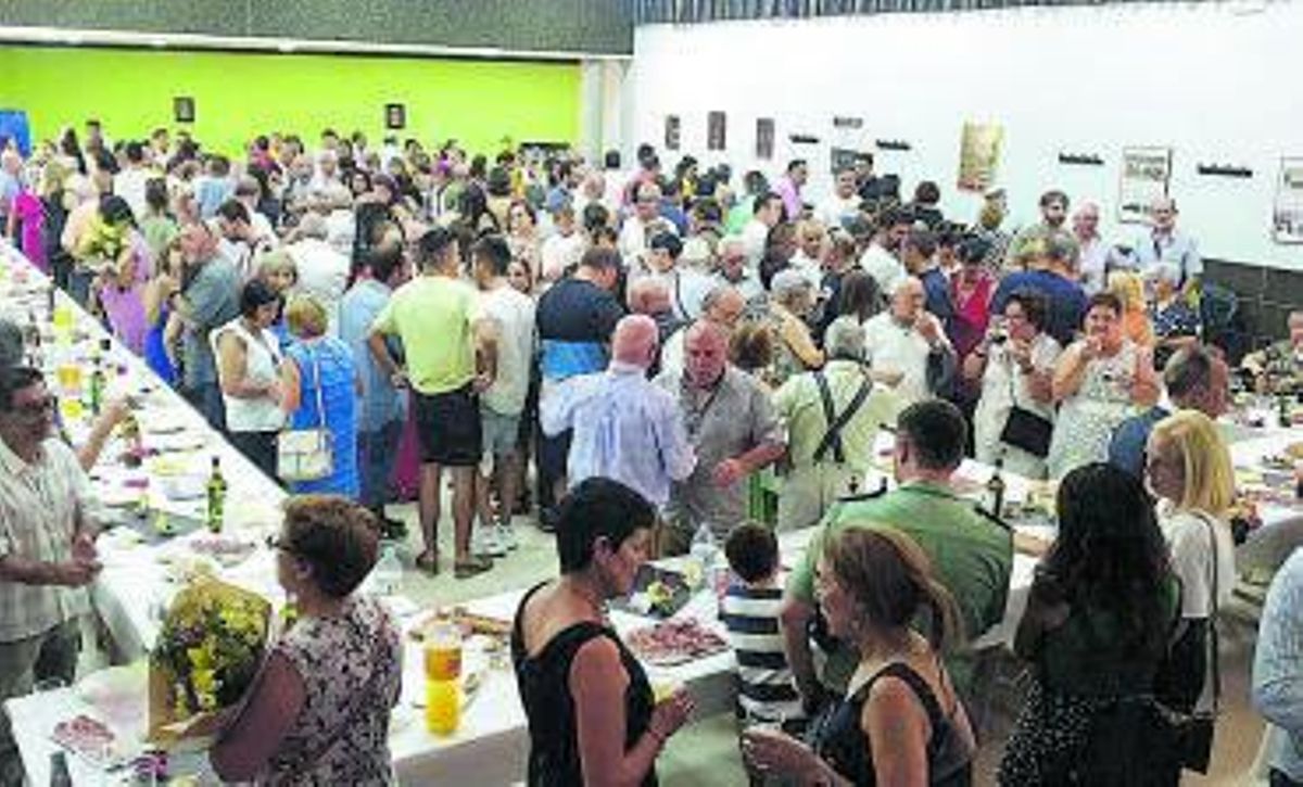Merienda durante los premios Talanda en Venialbo. | J. V.