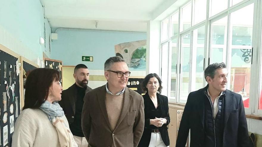 Por la izquierda, Rosa Rueda, Pablo Casanova, Gilberto Villoria, Montserrat López Moro y Jorge Pañeda, en el colegio Clarín.