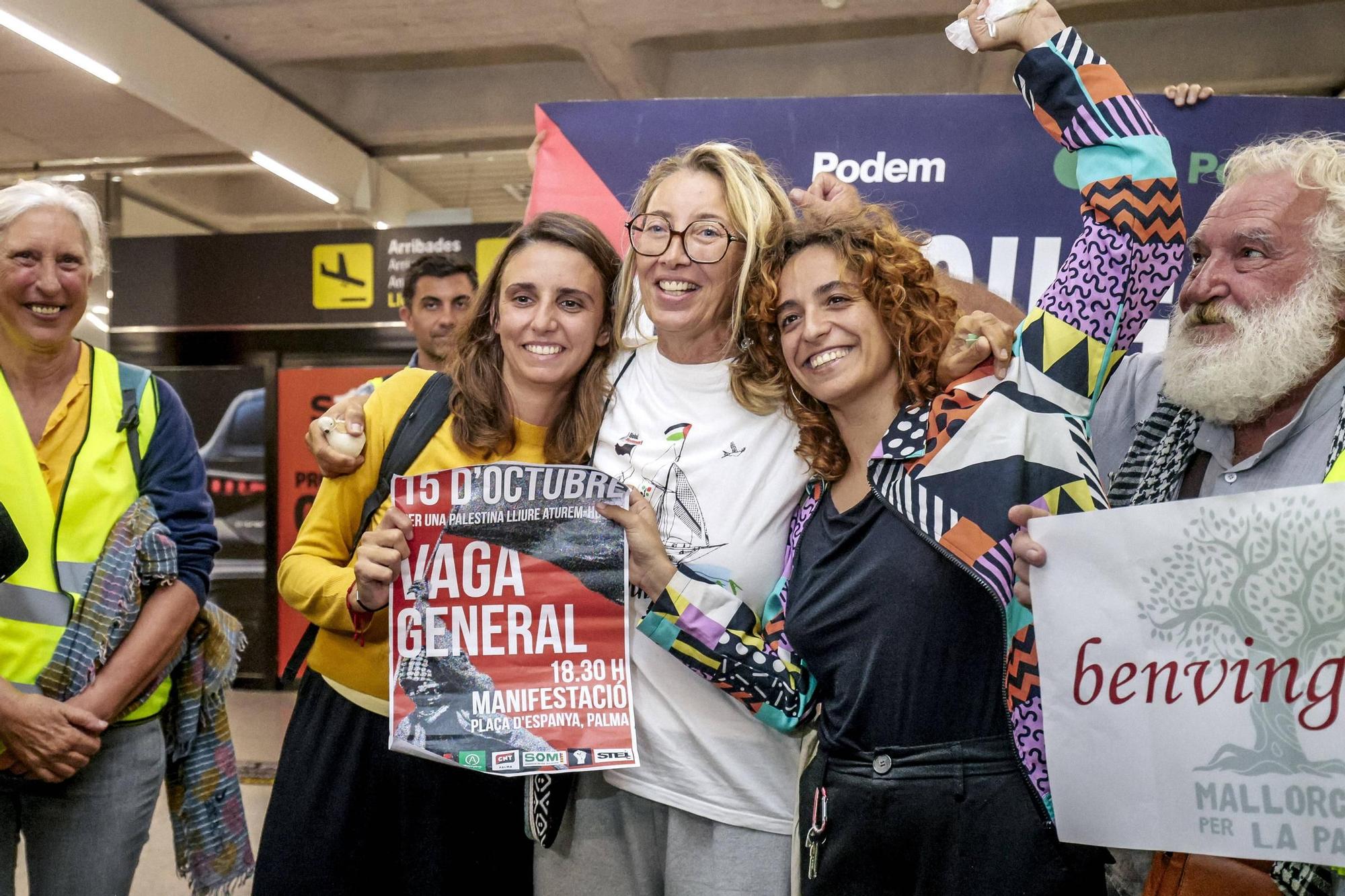 La llegada de Reyes Rigo, Lucía Muñoz y Alejandra Martínez al Aeropuerto de Palma en imágenes
