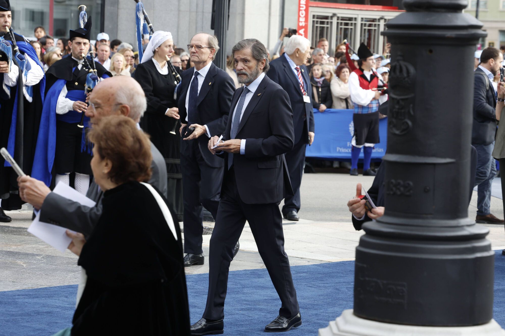 Así fue la llegada de los invitados a los premios "Princesa de Asturias" y su paso por la alfombra azul