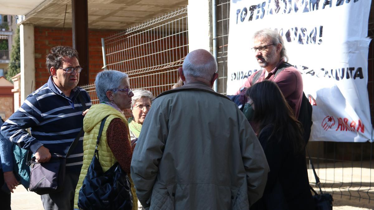 Pla mitjà d&#039;alguns dels congregats als jutjats de Figueres