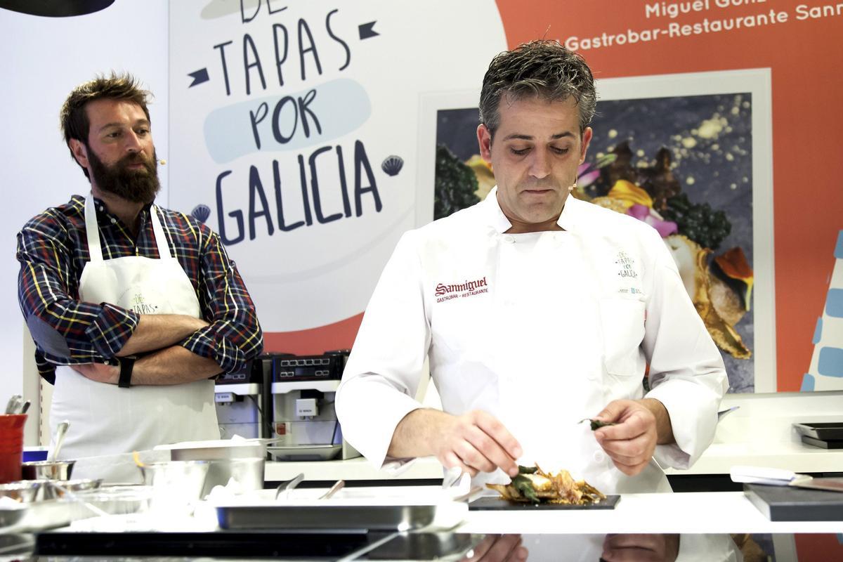 El chef Julius Bienert, a la izquierda, en un programa gastronómico