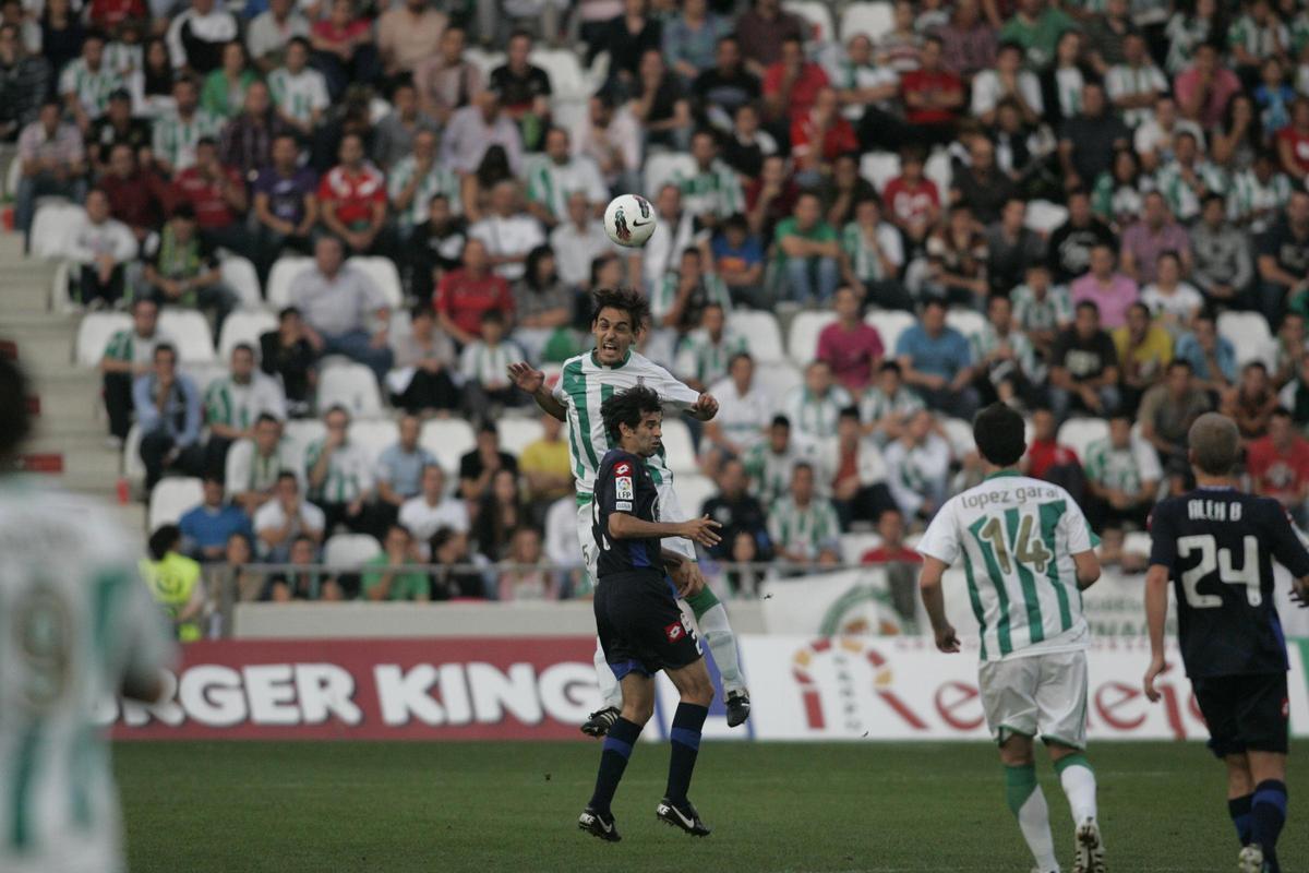 Miguel Ángel Tena se impone a Valerón por un partido en el partido del 2011.