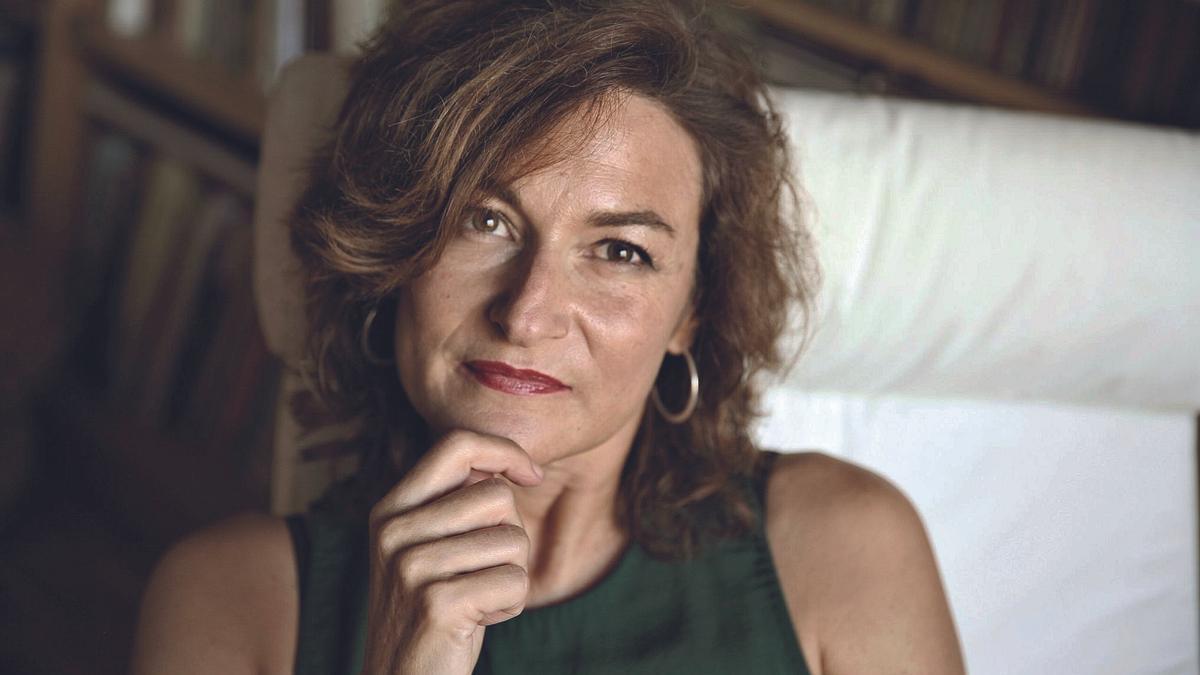 La poeta cacereña Ada Salas.