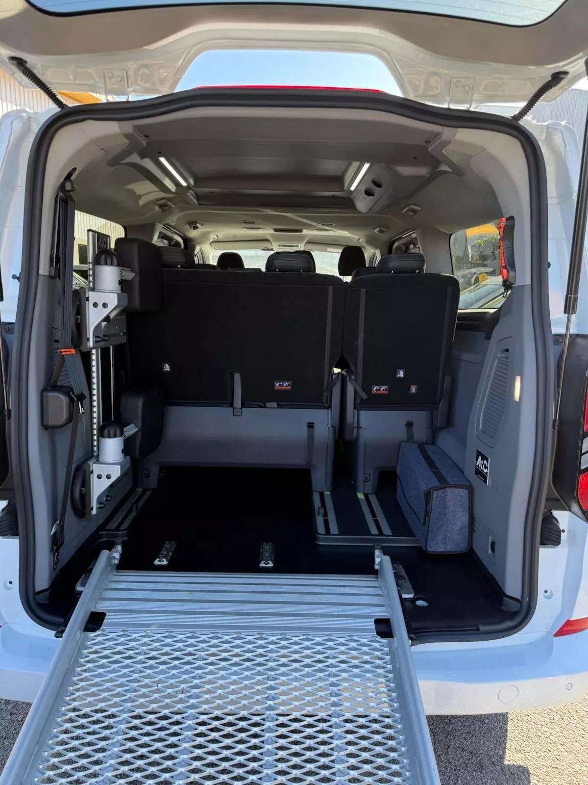 El taxi está adaptado para personas con movilidad reducida.