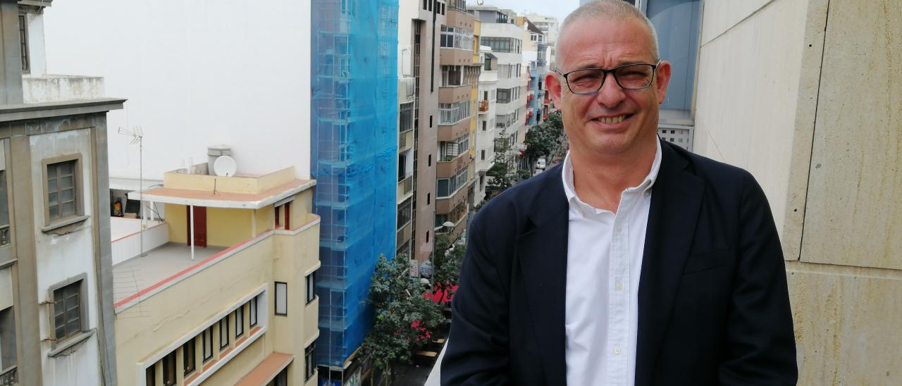 Juan del Río, ayer, en la terraza de la Cámara de Comercio