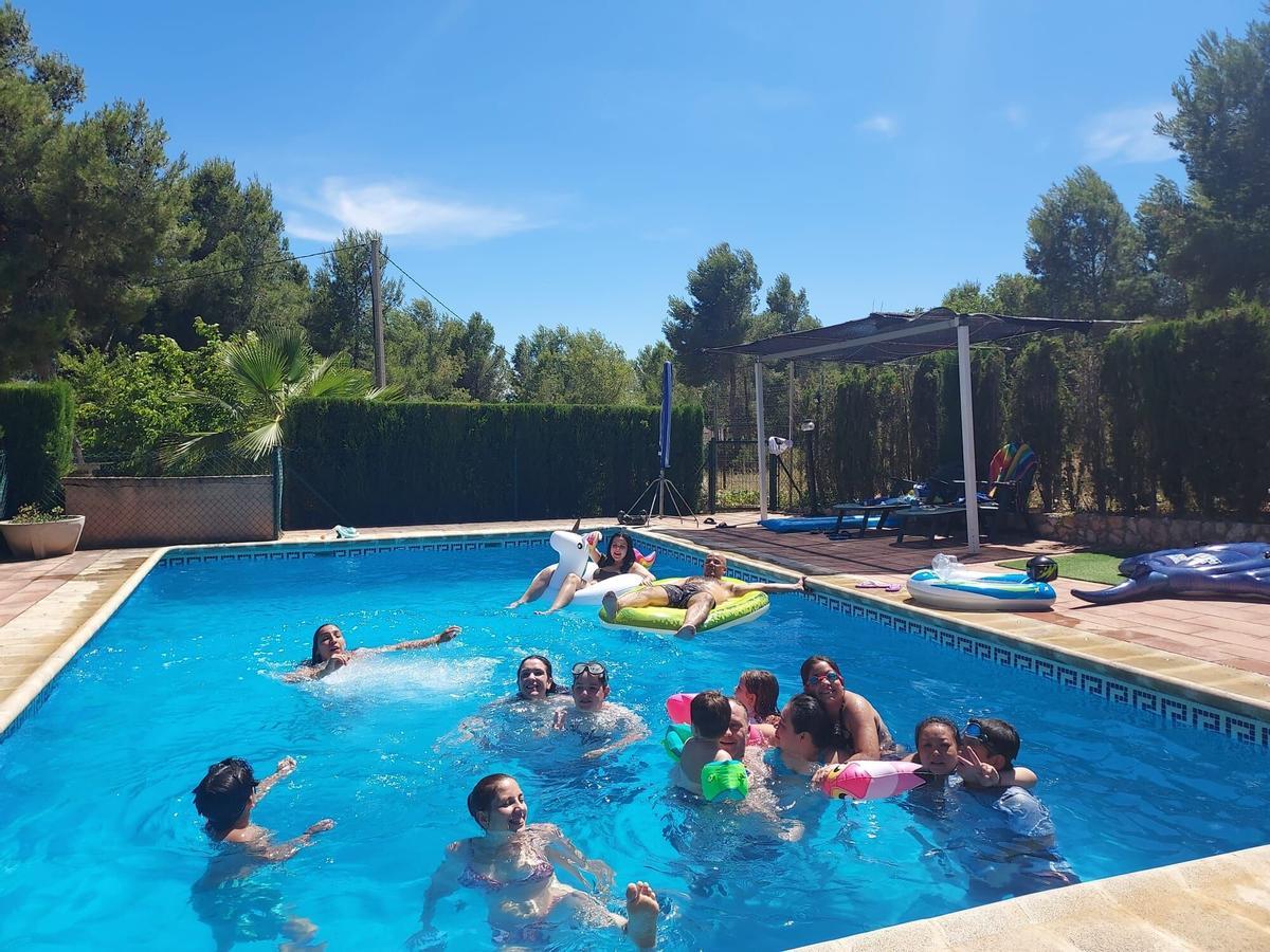 PLATAFORMA SWIMMY . ALQUILER DE PISCINAS PRIVADAS POR 15 EUROS POR PERSONA PARA BAÑARSE O CELEBRAR ALGÚN EVENTO