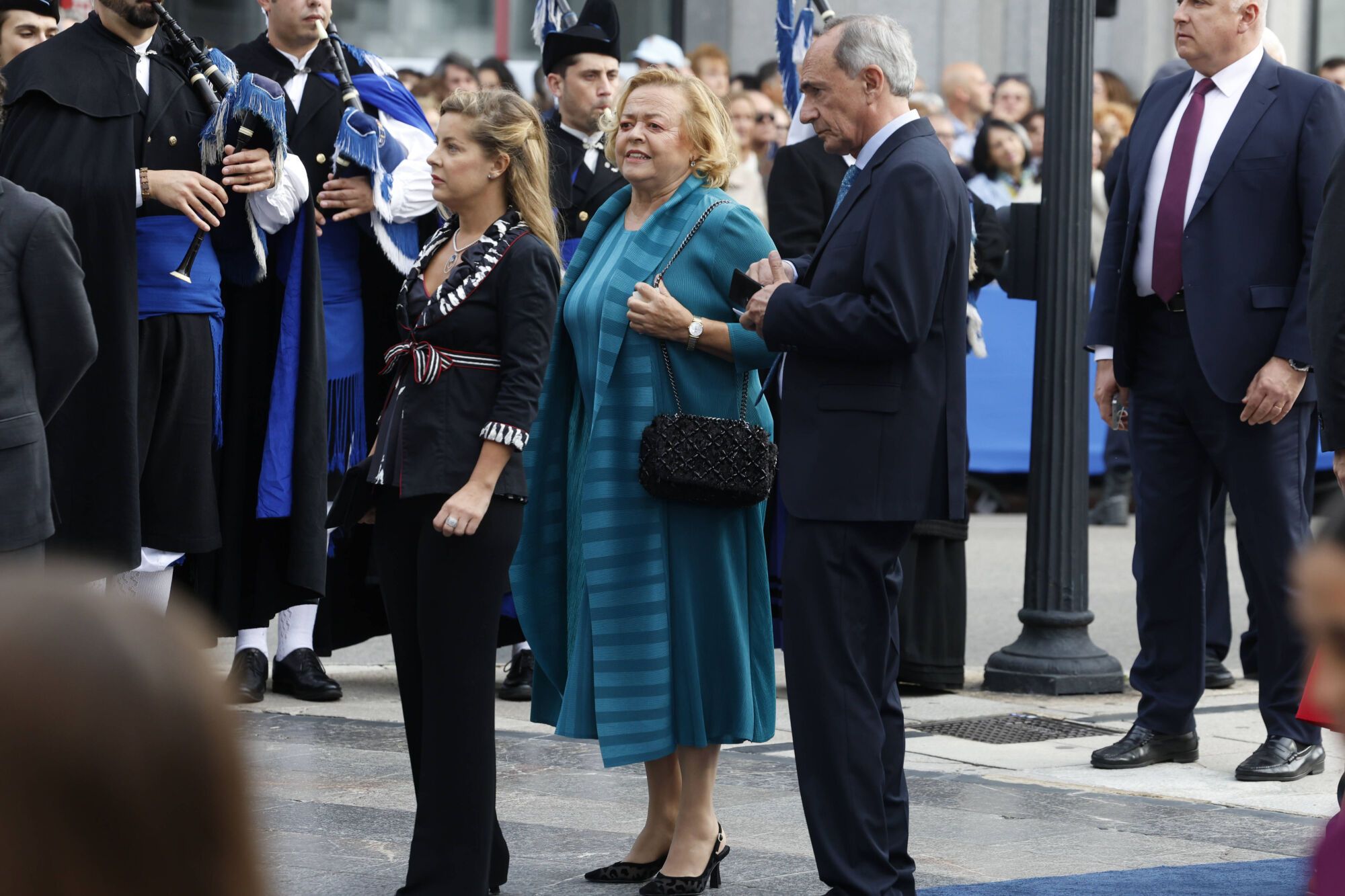  Así fue la llegada de los invitados a los premios "Princesa de Asturias" y su paso por la alfombra azul