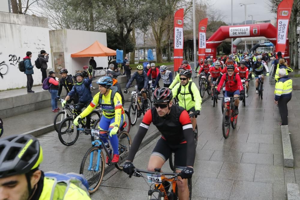 Más de 700 ciclistas tomaron en la mañana de este domingo la salida en Montero Ríos rumbo a Fornelos de Montes.