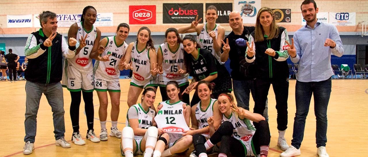 Jugadoras y técnicos del Milar Córdoba en la pasada temporada en la LF2.