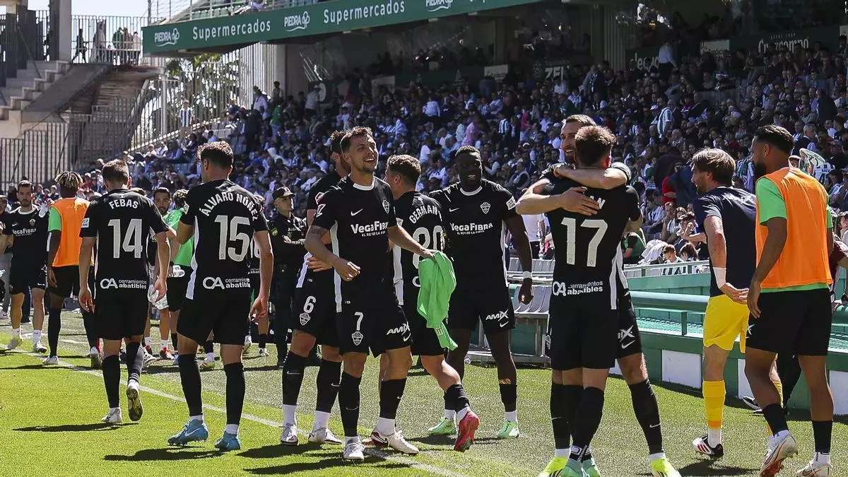 El Elche gana en Córdoba y pasará la semana en ascenso directo a Primera División