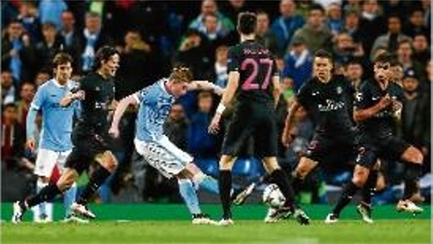 De Bruyne va marcar l&#039;únic gol del partit amb aquest xut.