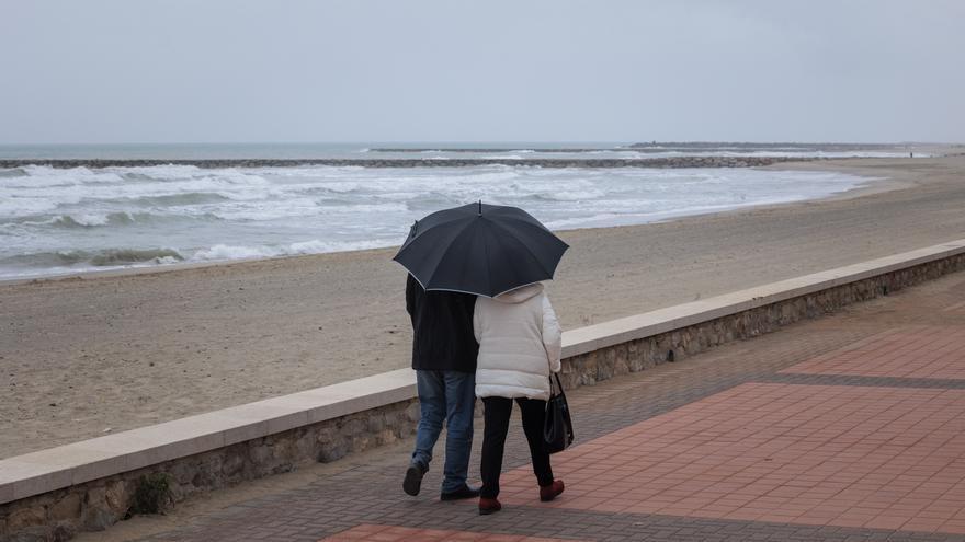 Alerta en Valencia por lluvias intensas y olas de 3 metros en las playas