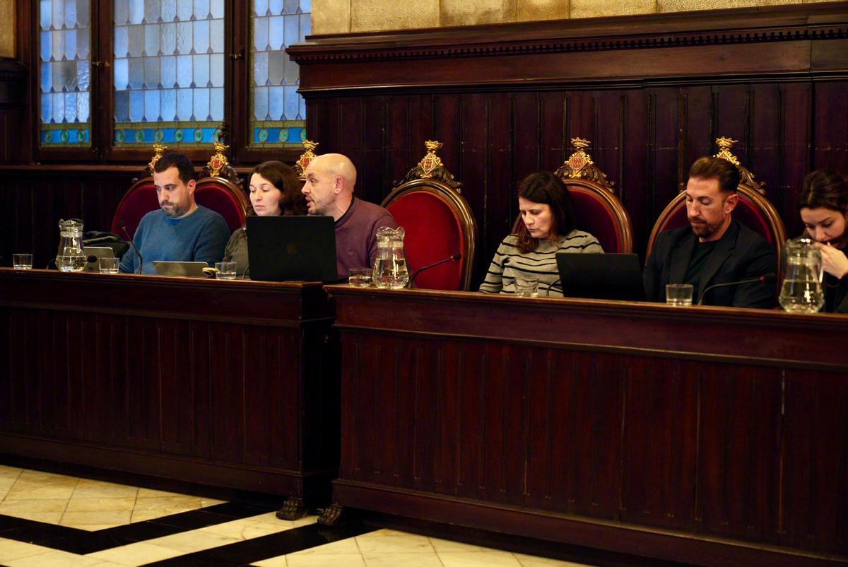 El grup municipal del PSC, durant un ple de l’Ajuntament de Girona.