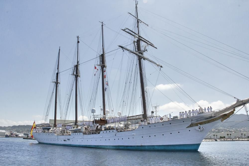 El "Juan Sebastián de Elcano" llega a casa