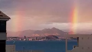 Espectacular doble arcoíris esta mañana en El Campello