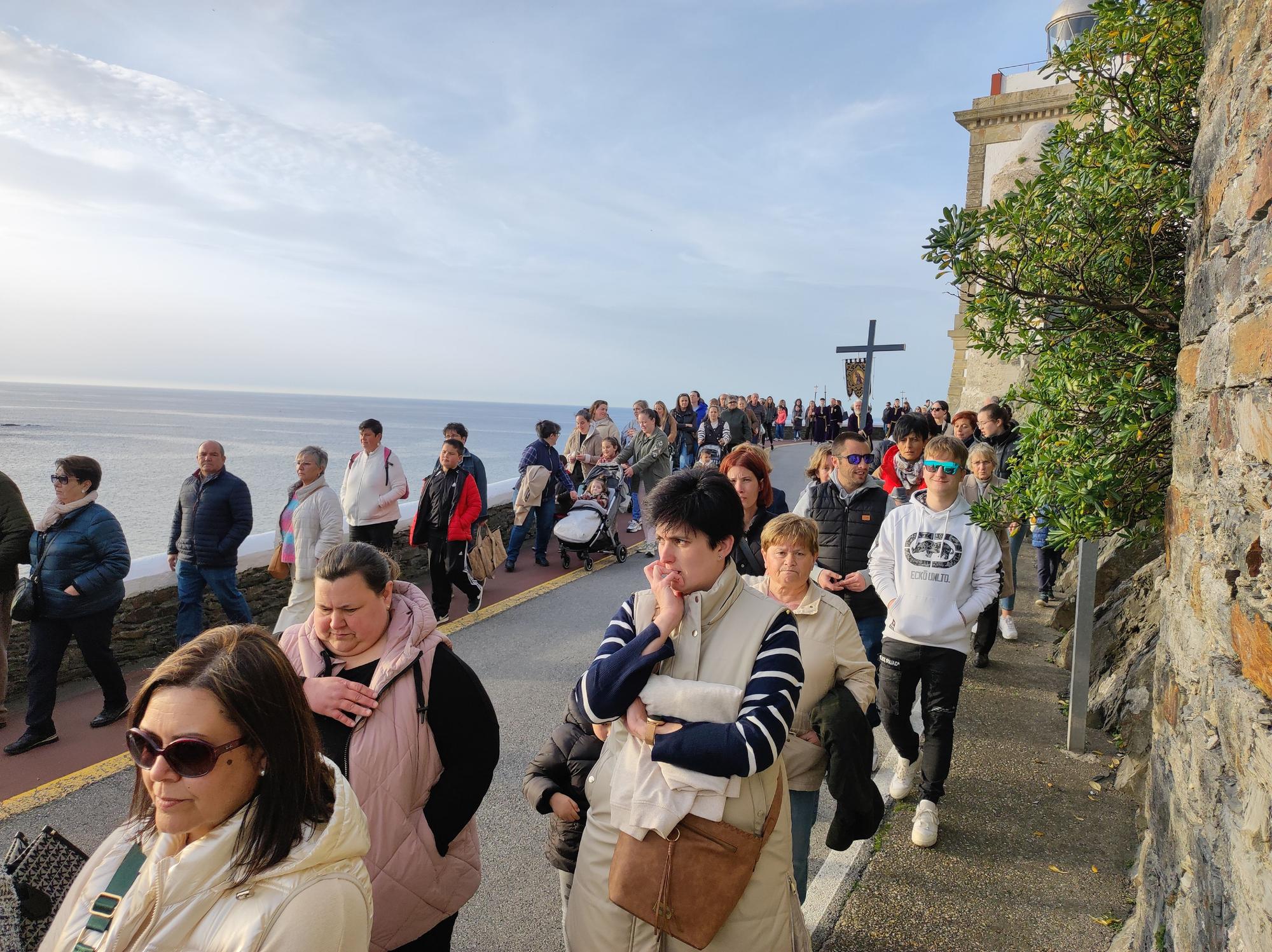 Así fue la procesión de bajada que abre la Semana Santa de Luarca