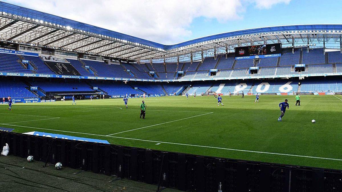 El estadio de Riazor, vacío, antes de un partido de la temporada pasada.