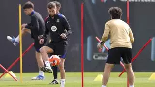 Iñigo Martínez se prepara para jugar ante el Borussia Dortmund