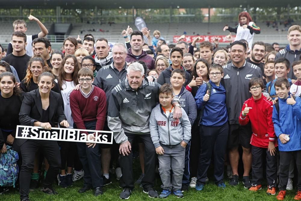 Los All Blacks dirigen un entrenamiento con alumnos en Gijón