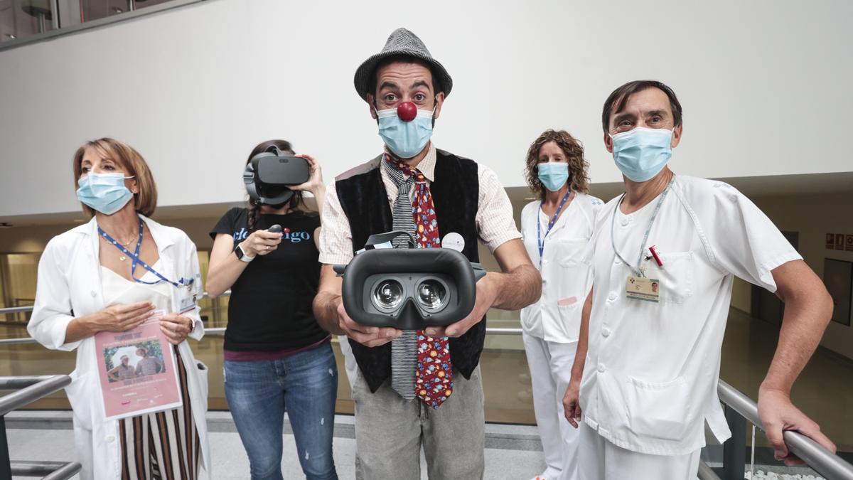 Clowntigo dona dos gafas de realidad virtual al HUCA