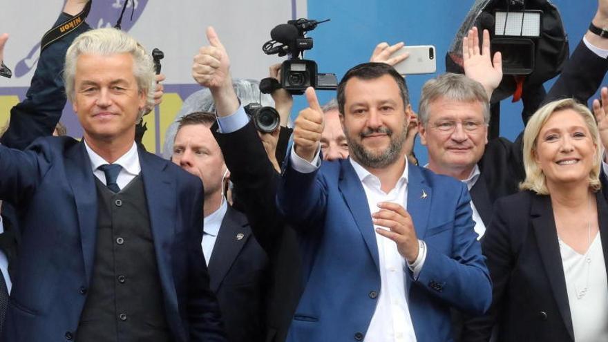 Matteo Salvini, con Geert Wilder y Marine Le Pen.