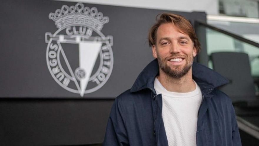 El Burgos anuncia la renovación del contrato de Michu por dos temporadas más