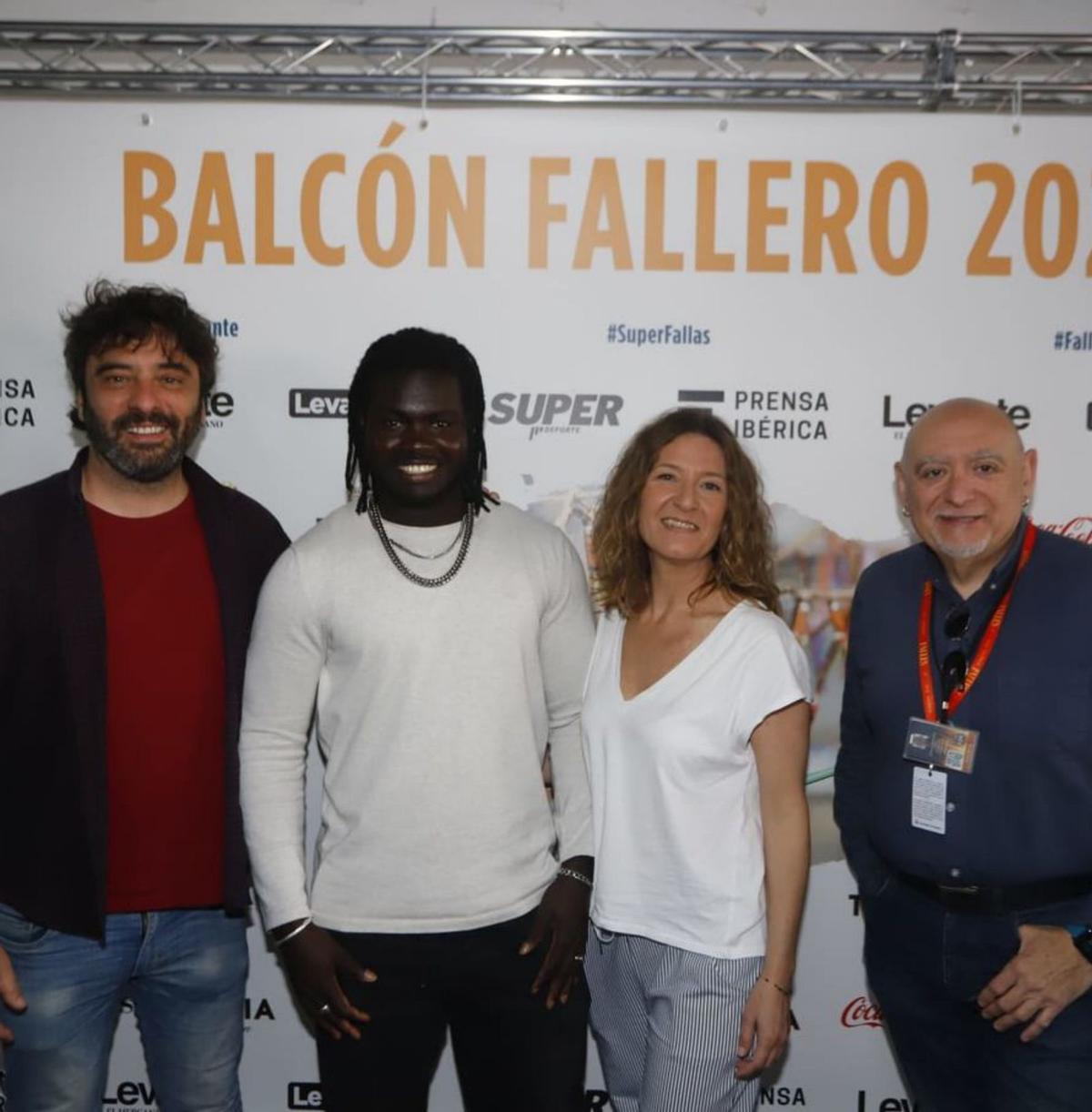 Ousseynou Gueye y Vanesa Fernándezcon Víctor San Bartolomé y Pepe López.