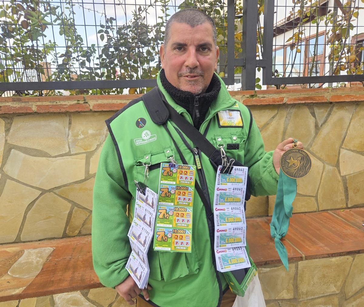 Davíd Jiménez con su medalla de bronce de los Juegos Olímpicos de Atlanta.