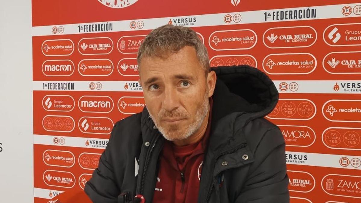 Óscar Cano, entrenador del Zamora CF, en rueda de prensa.