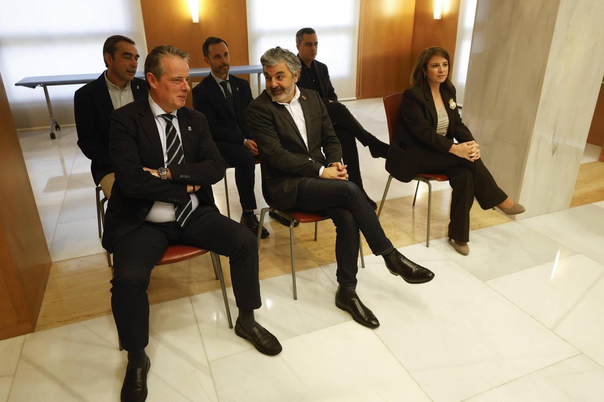 Los consejeros Marcelino Marcos Líndez y Alejandro Calvo y la Delegada del Gobierno, Adriana Lastra.