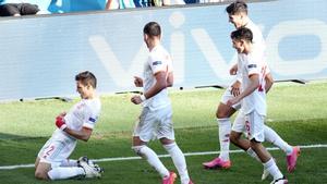 Cesar Azpilicueta celebra su gol ante Croacia