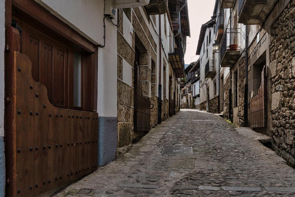 Uno no puede irse de Candelario sin hacerse una foto en alguna batipuerta. 