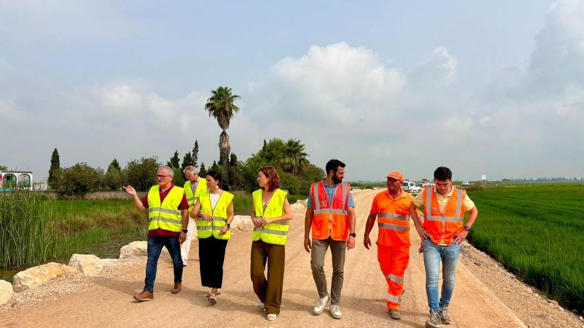 Zulima Pérez esta mañana en la visita a las obras de reconstrucción en Albalat de la Ribera.