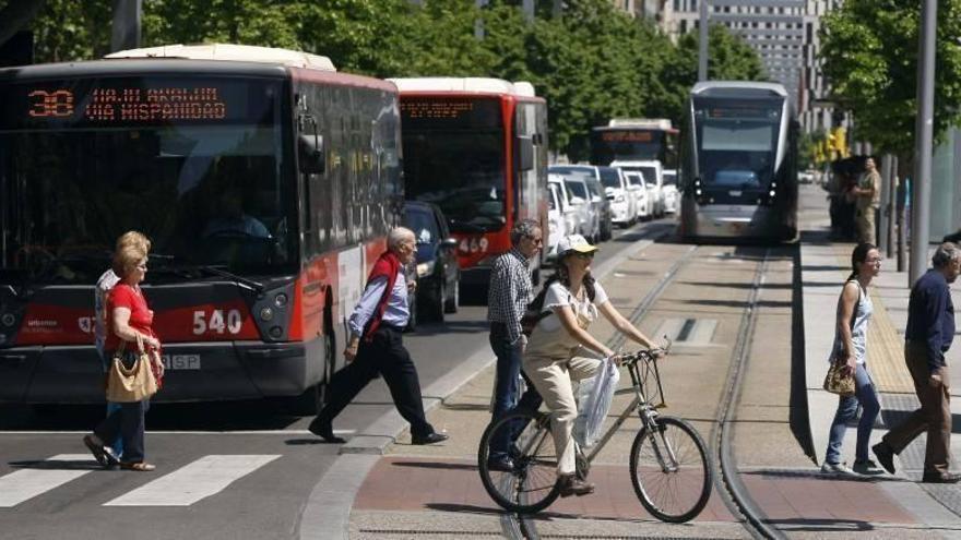 Un informe concluye que es seguro viajar en bus y tranvía, pero con ventilación