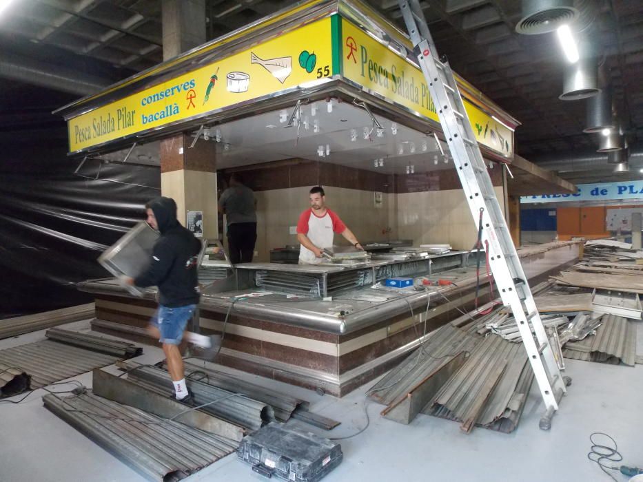 Les obres al mercat del Puigmercadal, des de dins