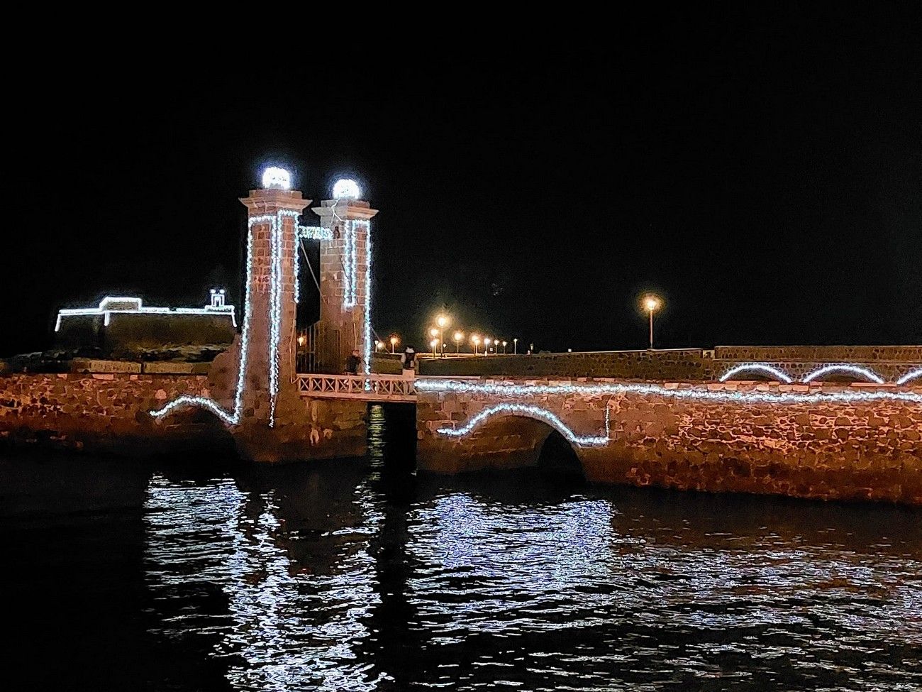 Arrecife brilla para recibir la Navidad